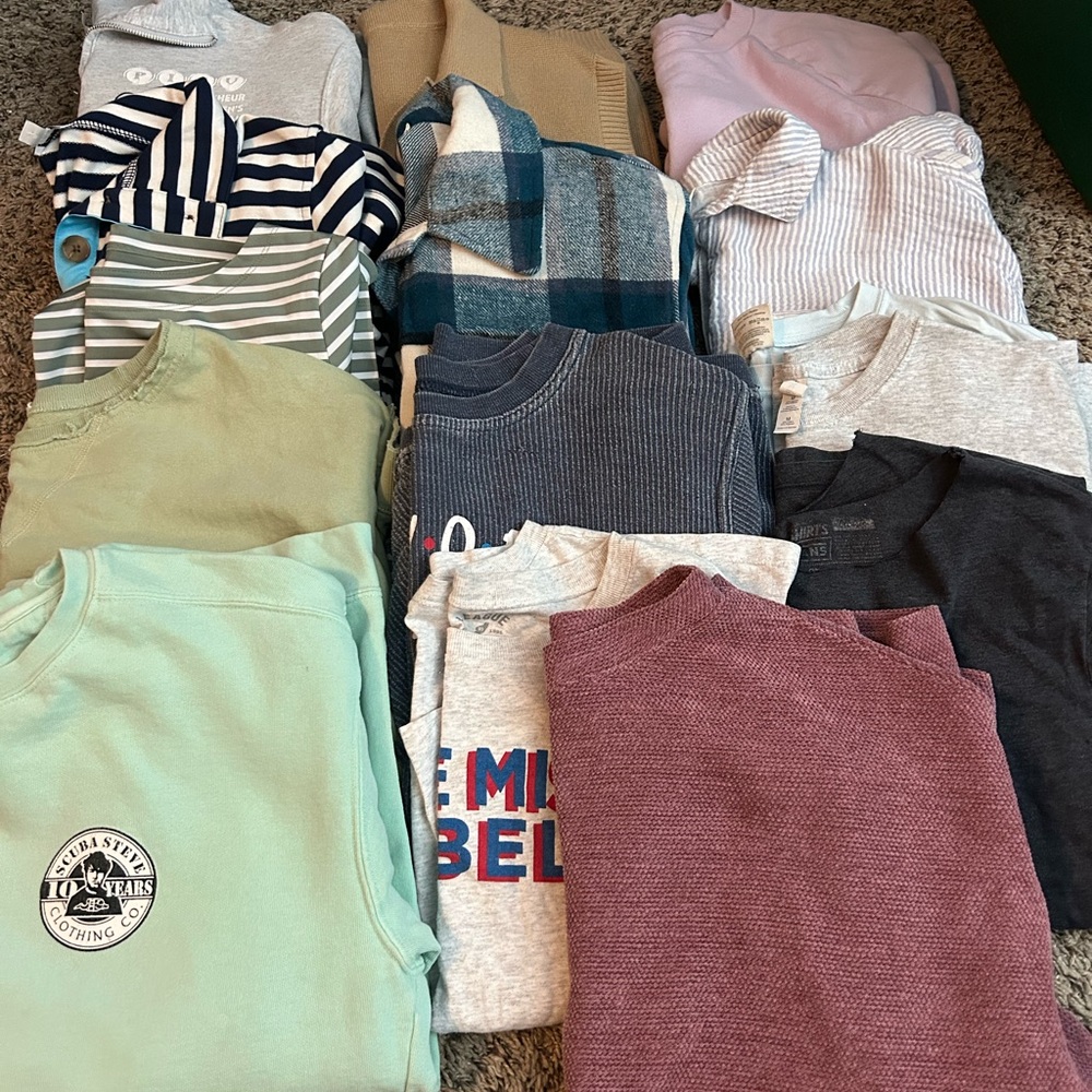 Women’s medium tops bundle ✨